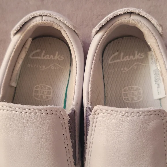 Clark's Leather Grey Toddler Slip on sneakers Sz 6 - Picture 10 of 11